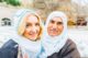 Zwei Frauen Kopftuch Reisen für Frauen Intrepid Travel